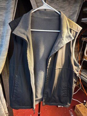 No Tag Fleece Lined Vest Men's Large?